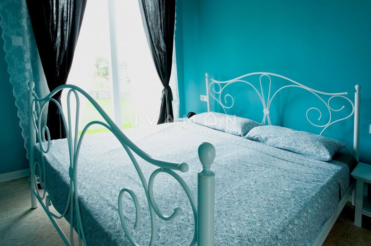 Casa indipendente su un unico livello con piscina e tre camere da letto