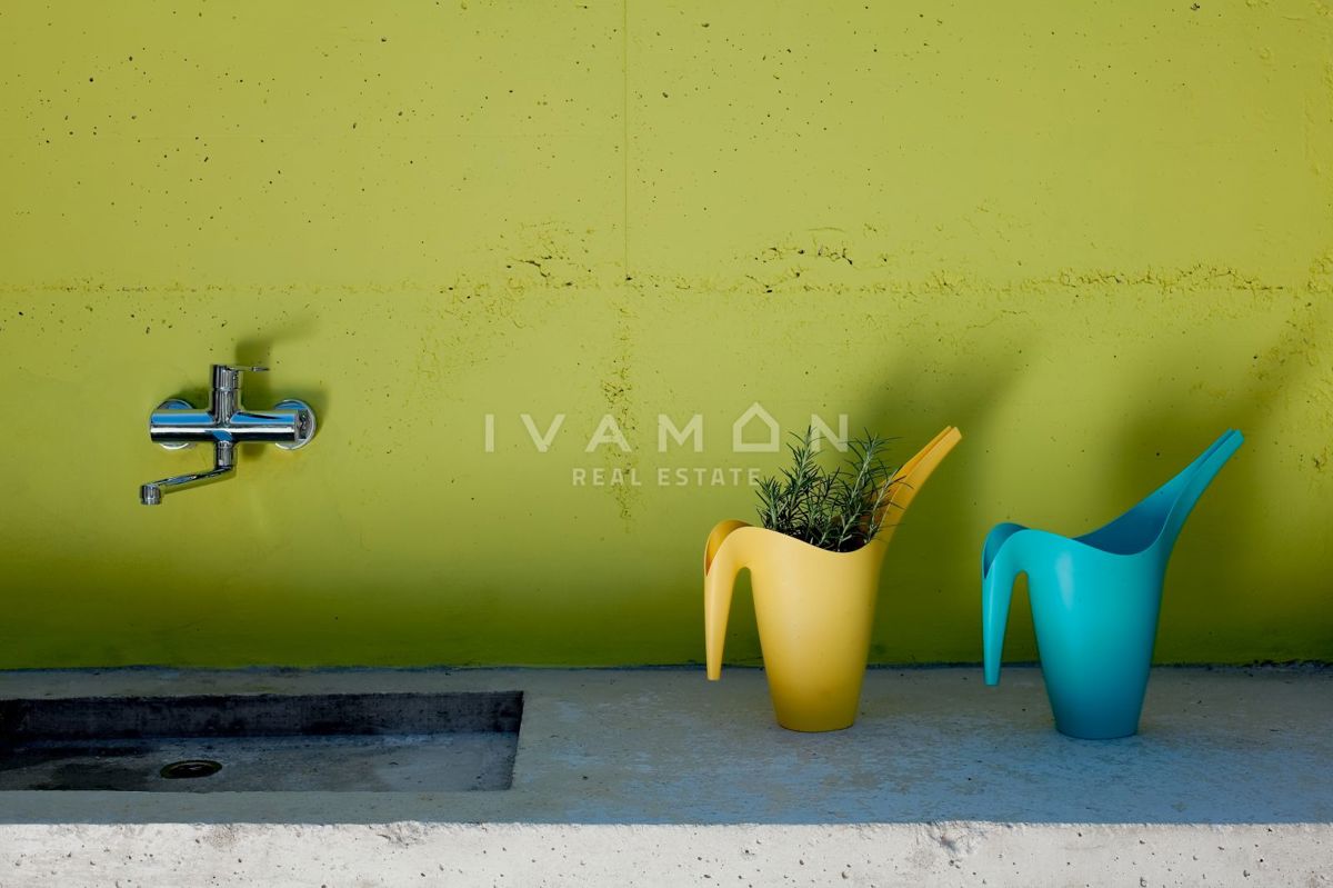 Casa indipendente su un unico livello con piscina e tre camere da letto