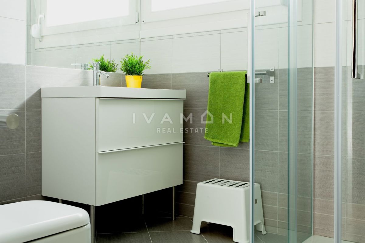 Casa indipendente su un unico livello con piscina e tre camere da letto