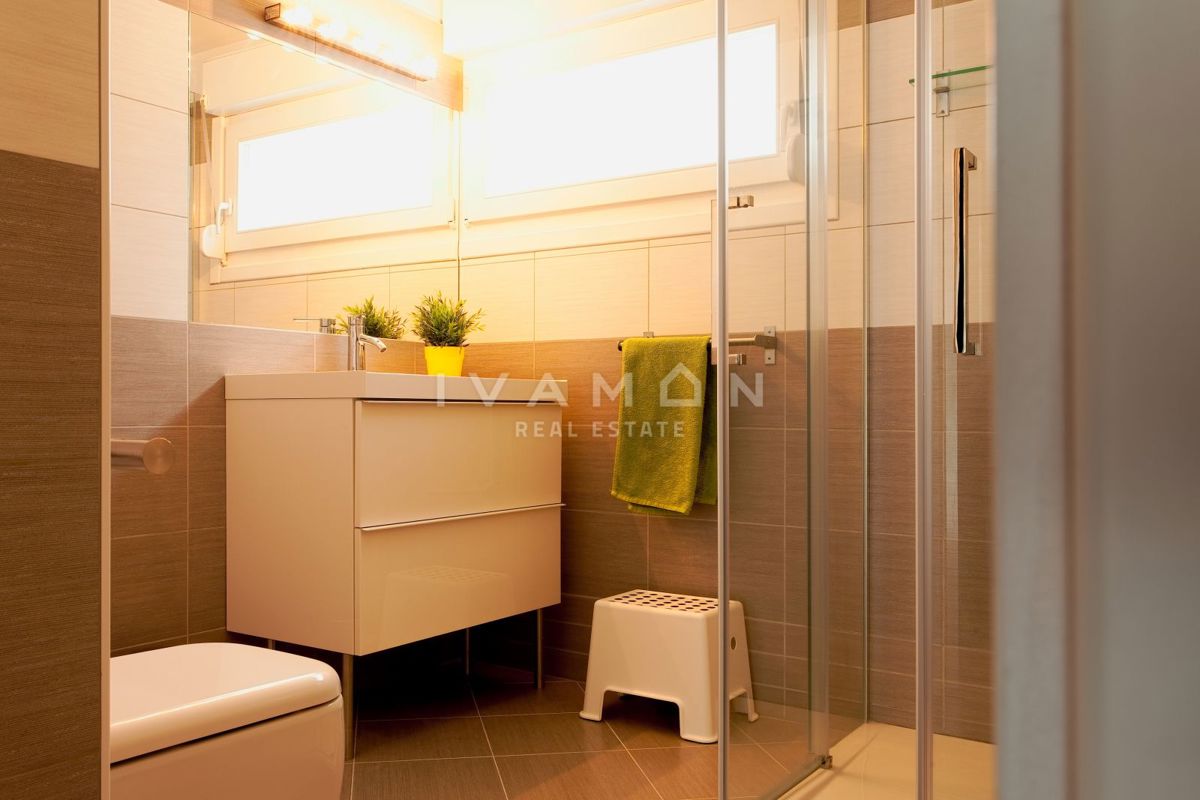 Casa indipendente su un unico livello con piscina e tre camere da letto