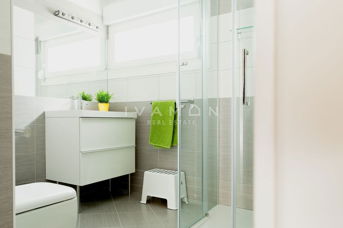 Casa indipendente su un unico livello con piscina e tre camere da letto