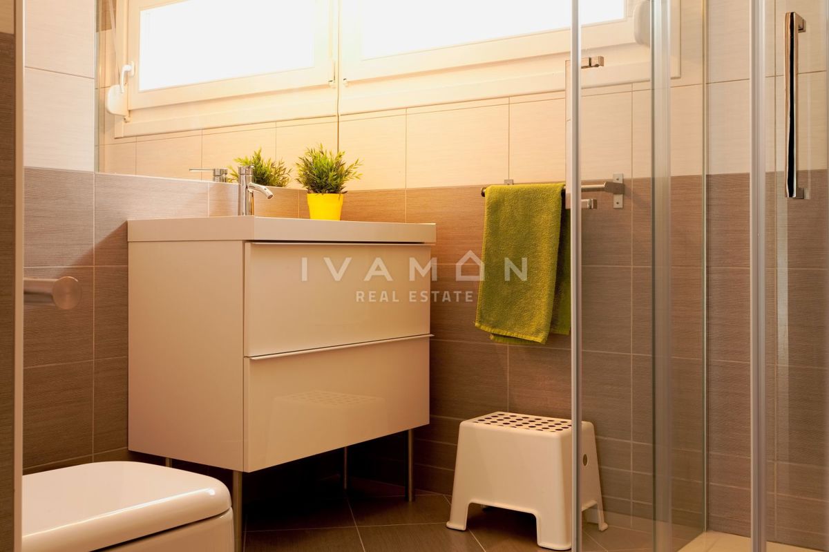 Casa indipendente su un unico livello con piscina e tre camere da letto