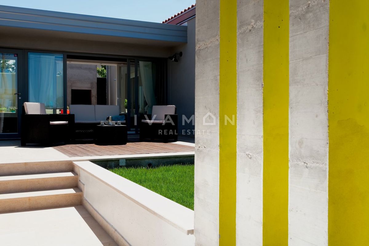 Casa indipendente su un unico livello con piscina e tre camere da letto