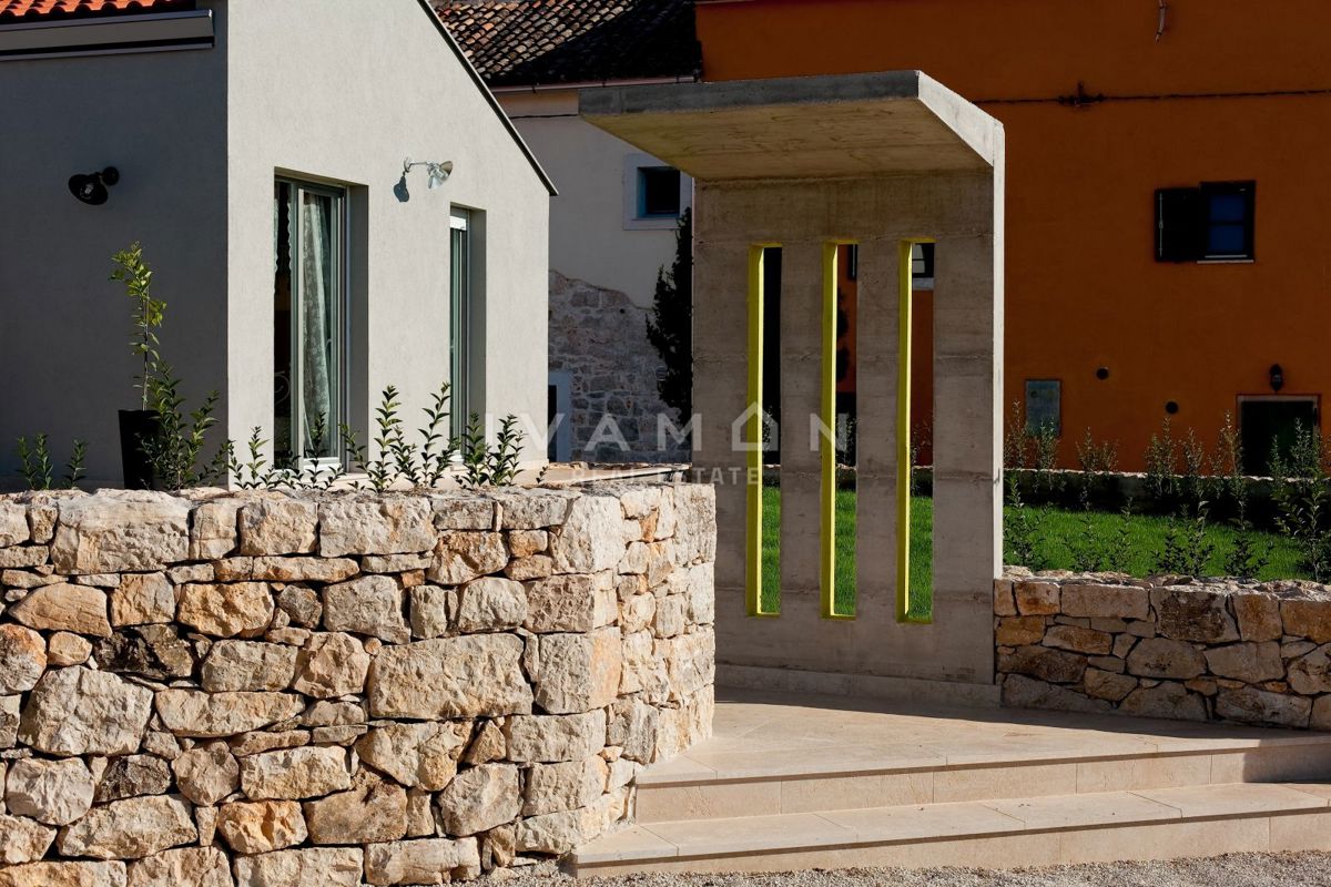 Casa indipendente su un unico livello con piscina e tre camere da letto