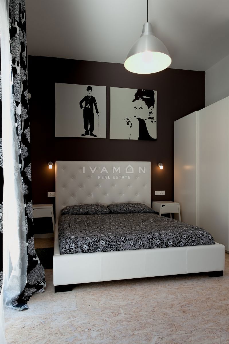 Casa indipendente su un unico livello con piscina e tre camere da letto