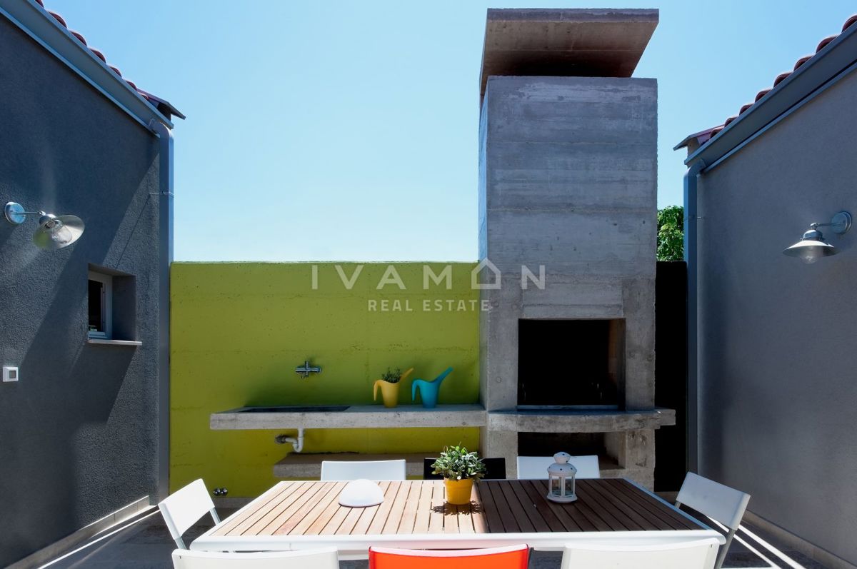 Casa indipendente su un unico livello con piscina e tre camere da letto