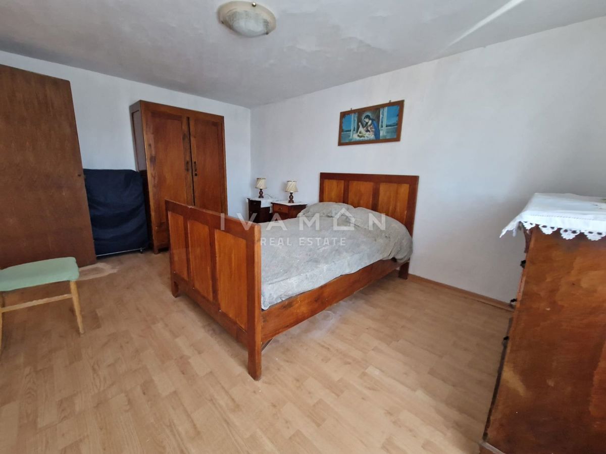 Casa a schiera con quattro camere da letto, a 8 km dal mare