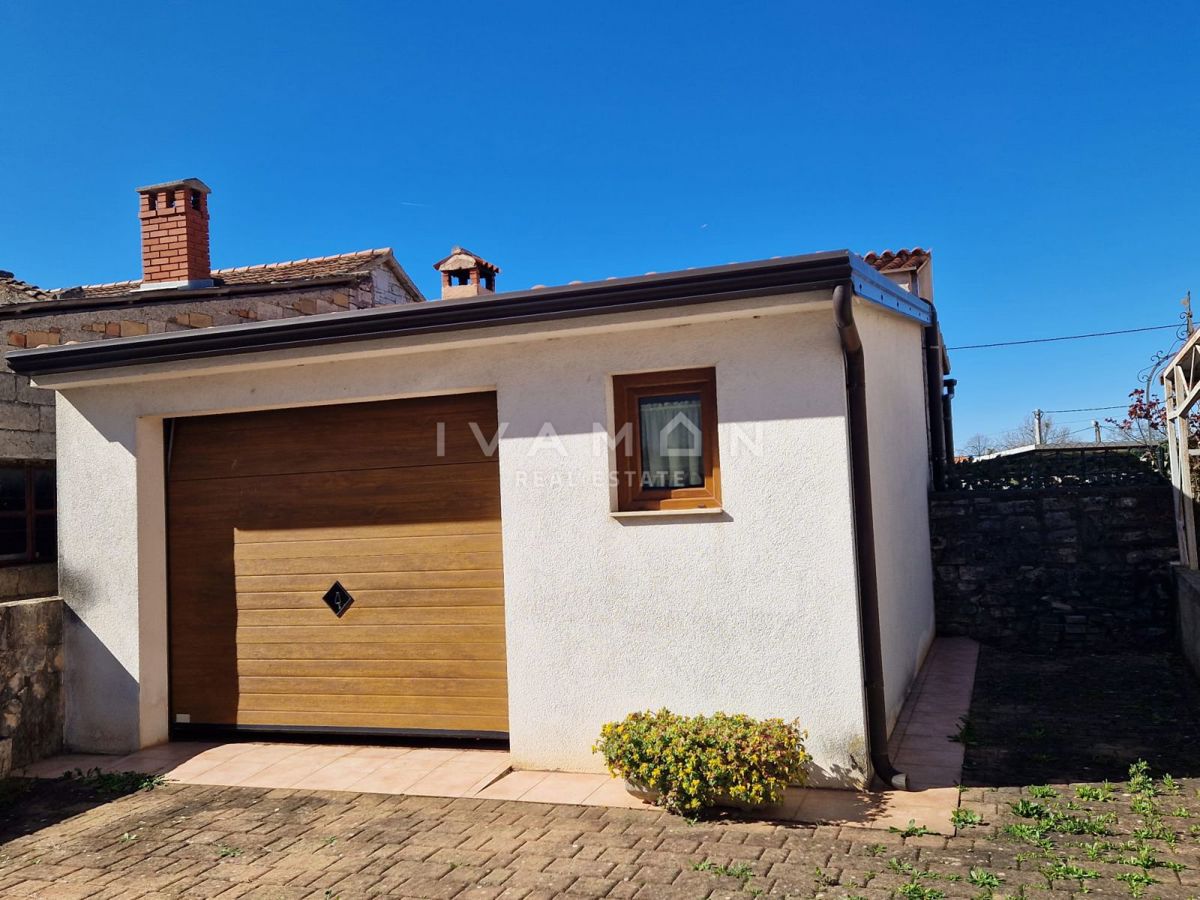 Casa a schiera con quattro camere da letto, a 8 km dal mare