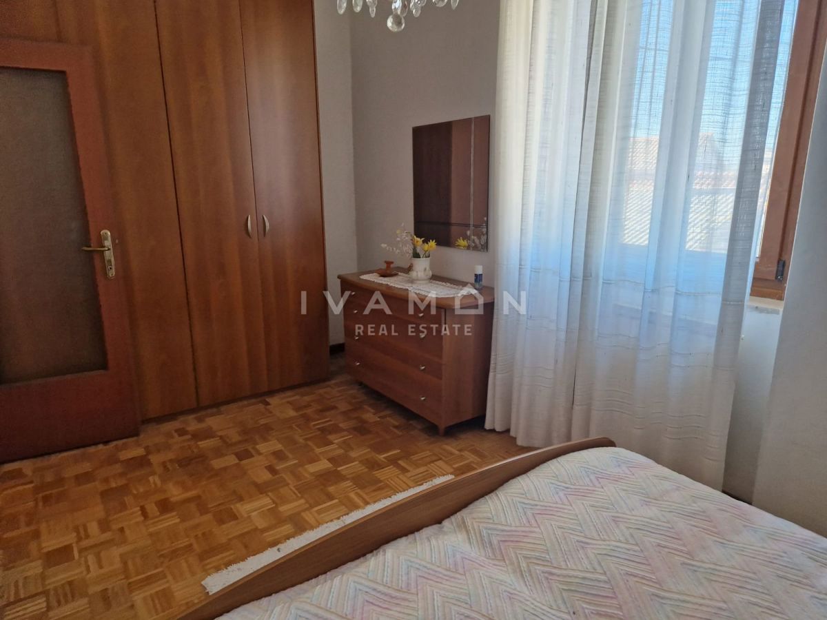 Casa a schiera con quattro camere da letto, a 8 km dal mare