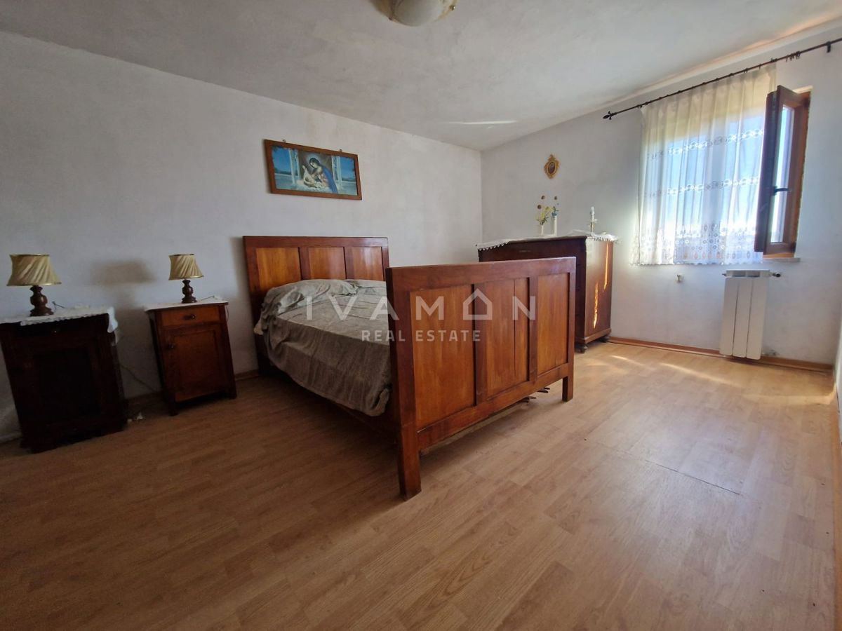Casa a schiera con quattro camere da letto, a 8 km dal mare