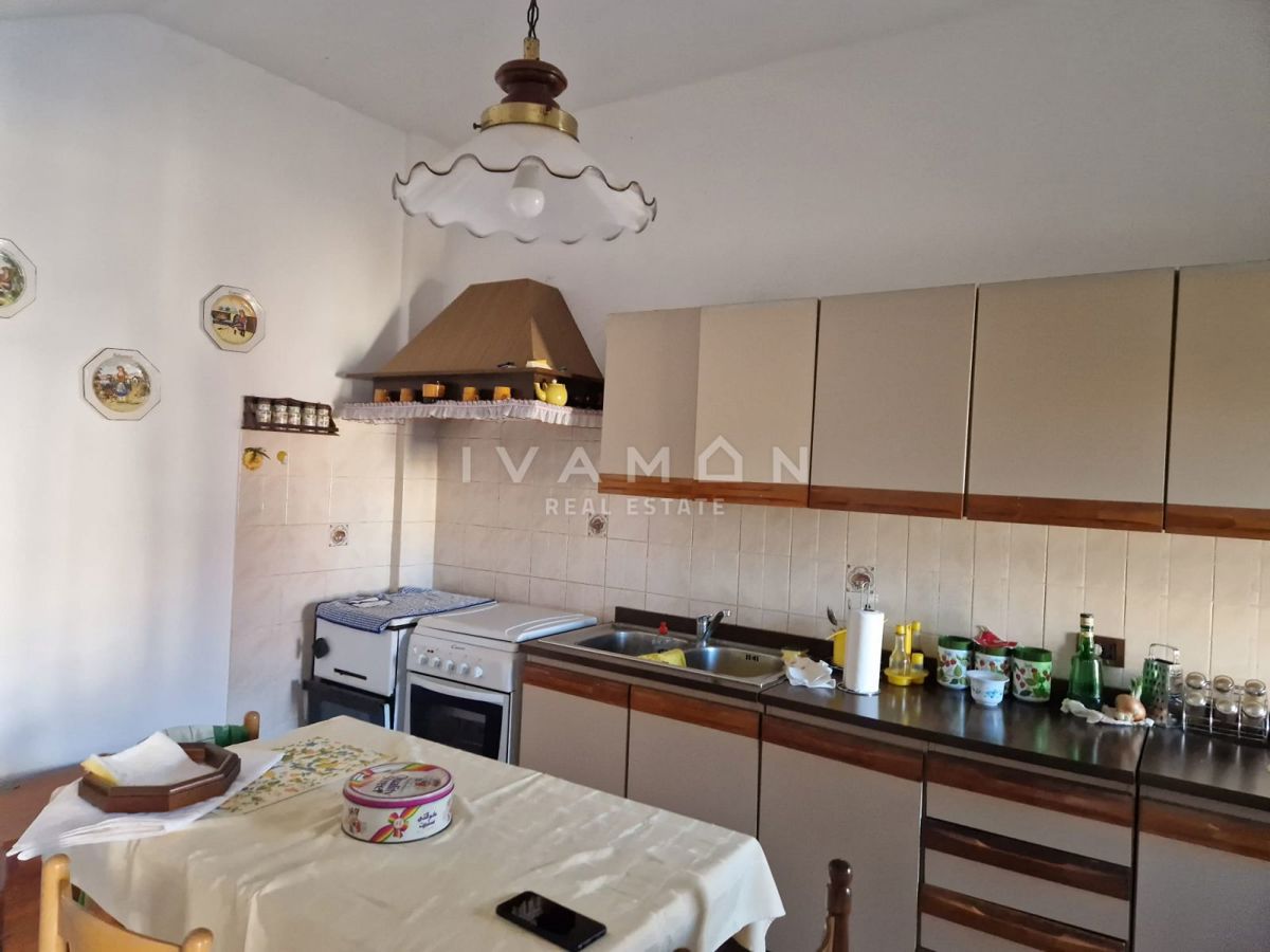 Casa a schiera con quattro camere da letto, a 8 km dal mare