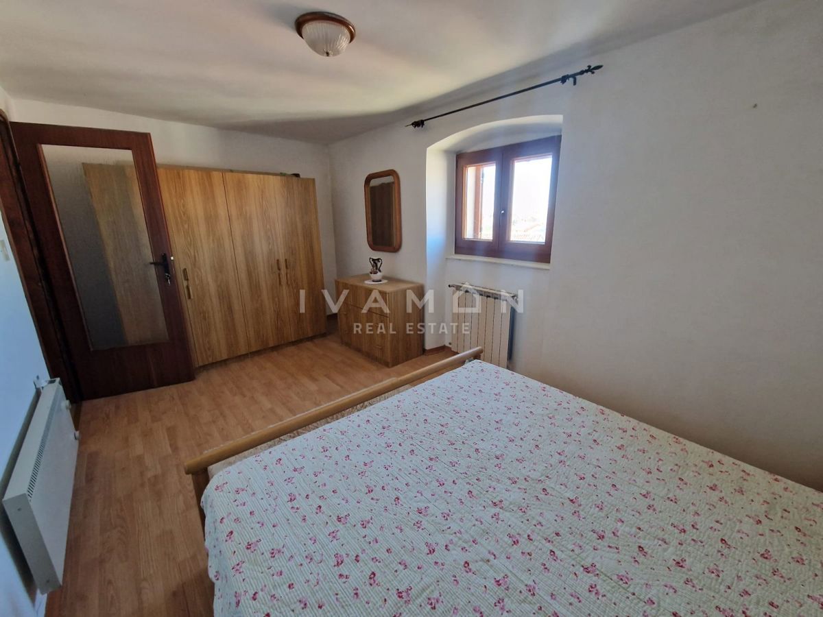 Casa a schiera con quattro camere da letto, a 8 km dal mare