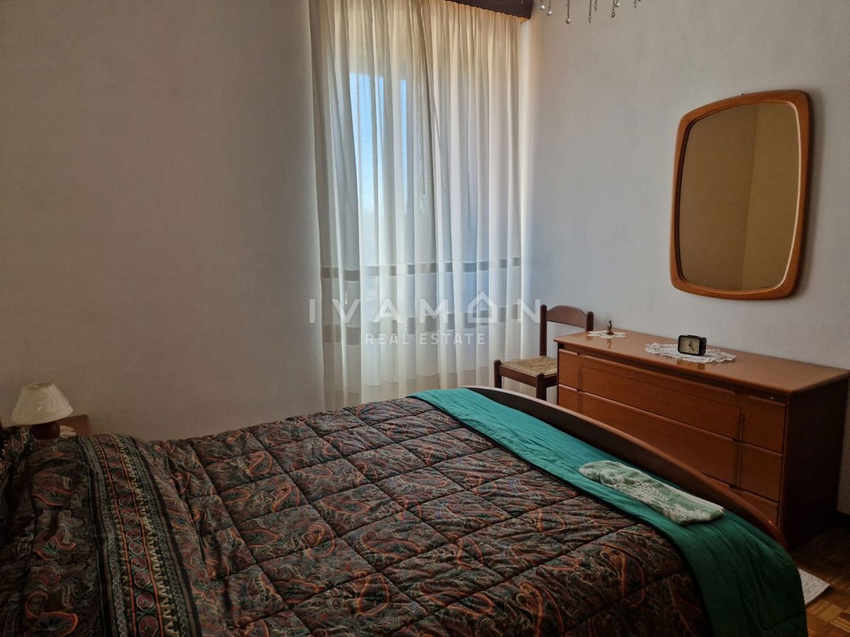 Casa a schiera con quattro camere da letto, a 8 km dal mare