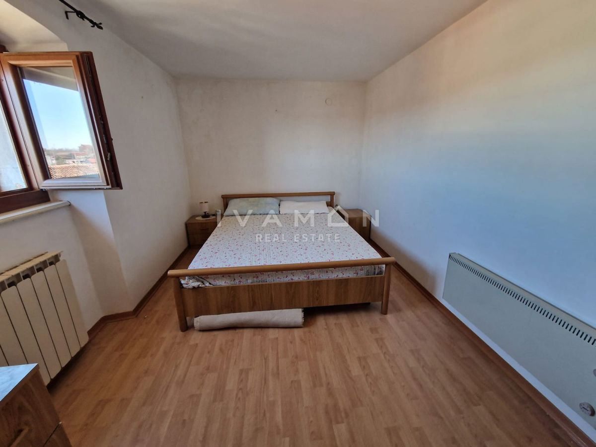 Casa a schiera con quattro camere da letto, a 8 km dal mare