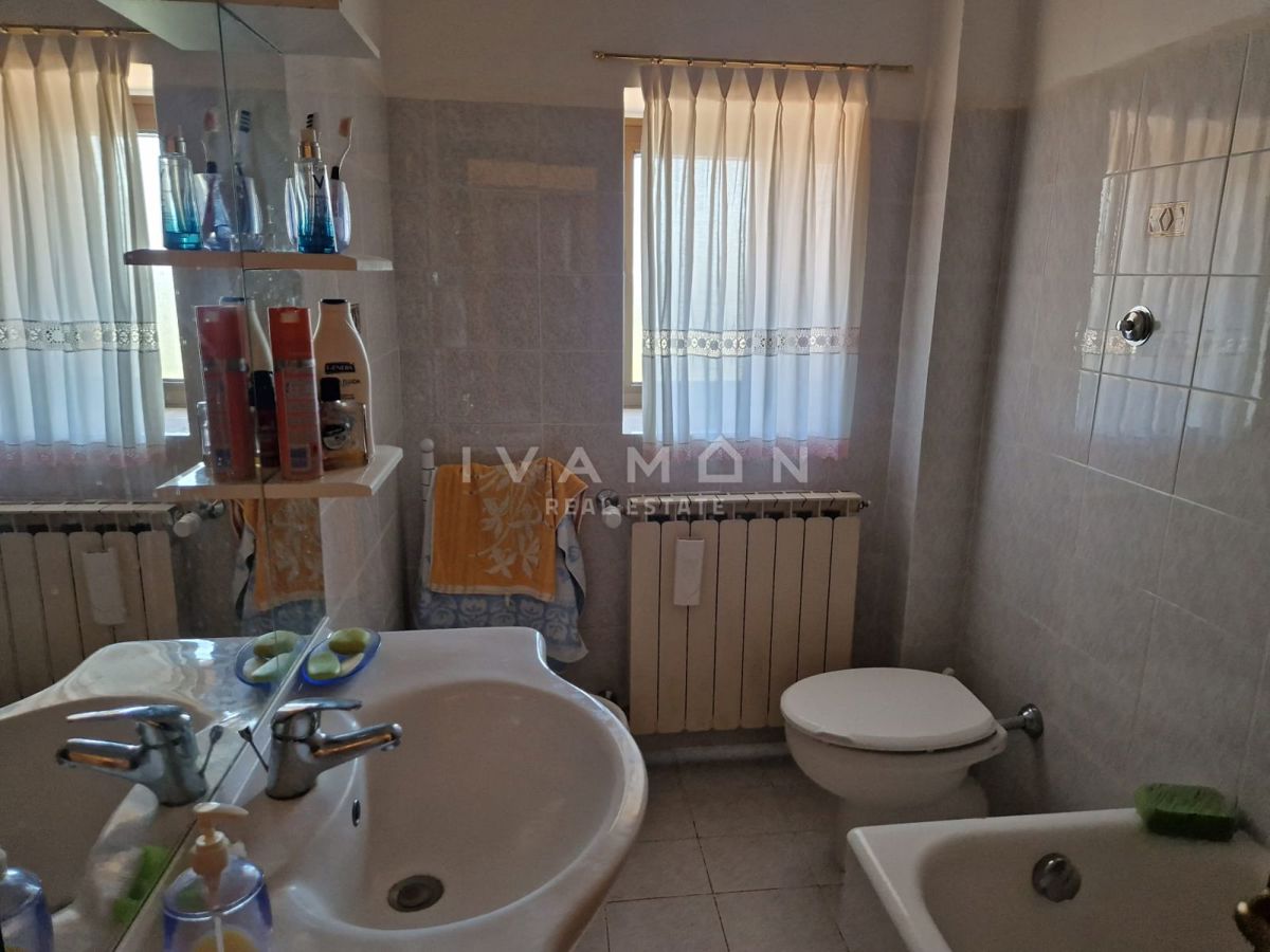 Casa a schiera con quattro camere da letto, a 8 km dal mare