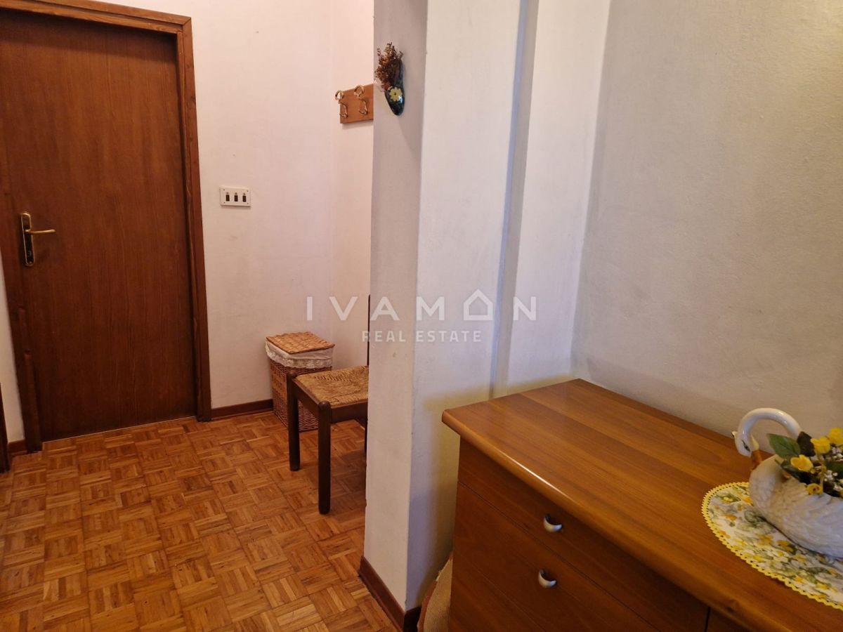 Casa a schiera con quattro camere da letto, a 8 km dal mare