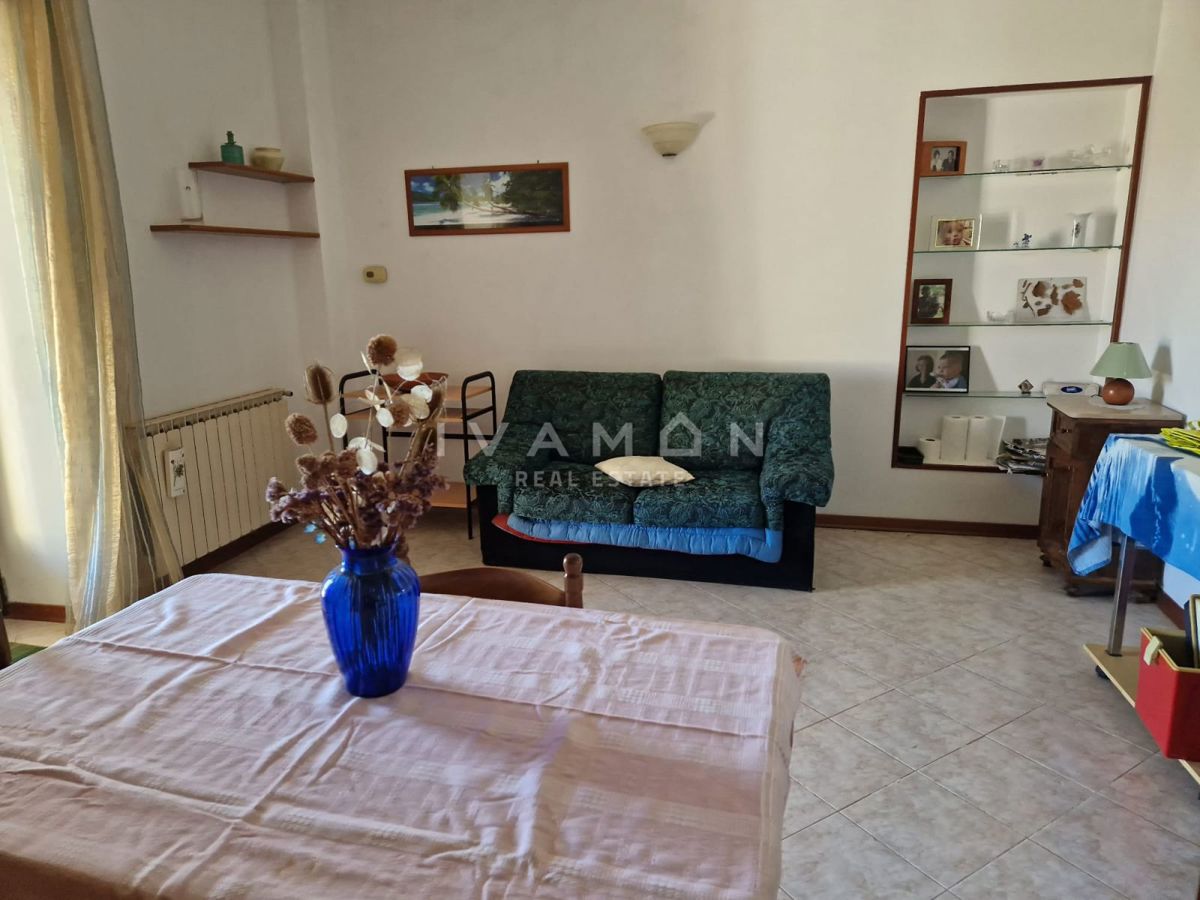 Casa a schiera con quattro camere da letto, a 8 km dal mare