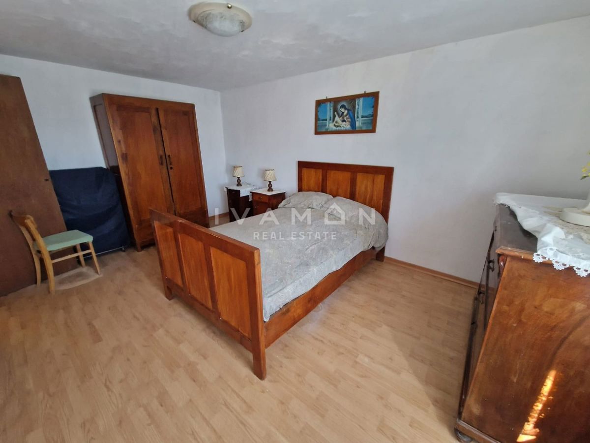 Casa a schiera con quattro camere da letto, a 8 km dal mare