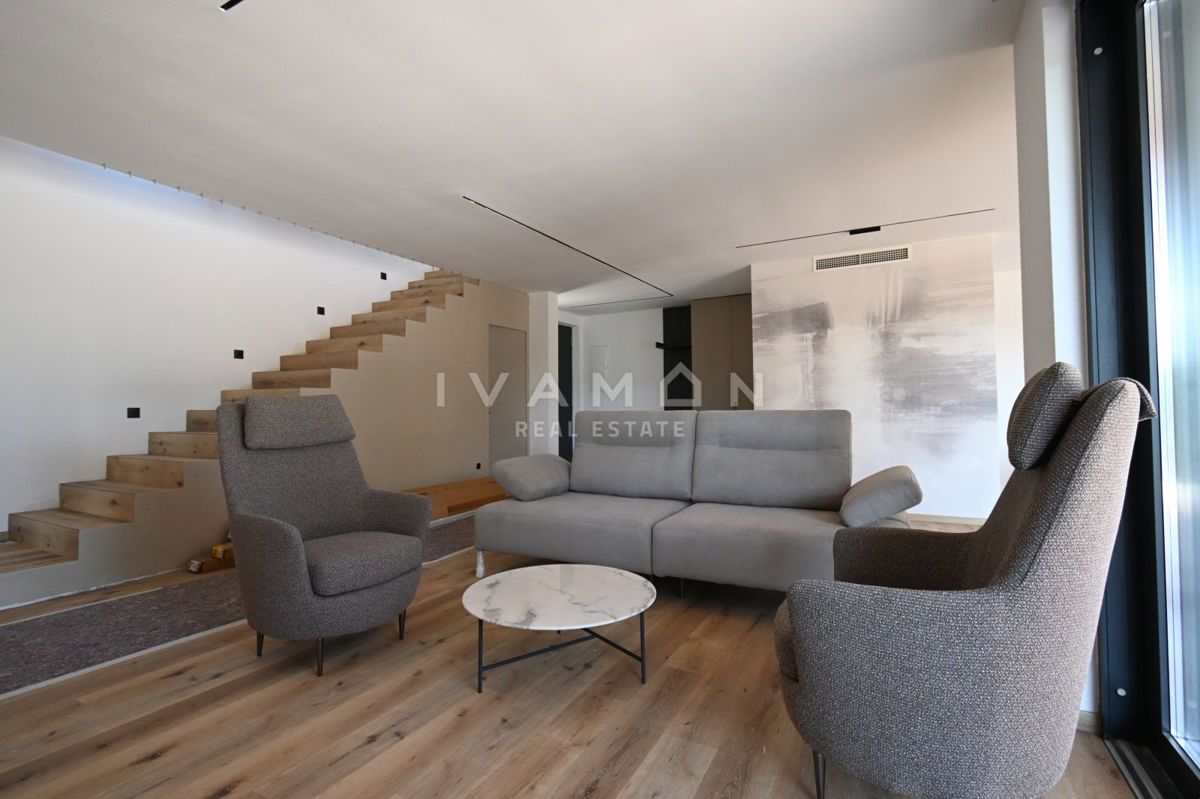 Villa con Piscina e Quattro Camere da Letto