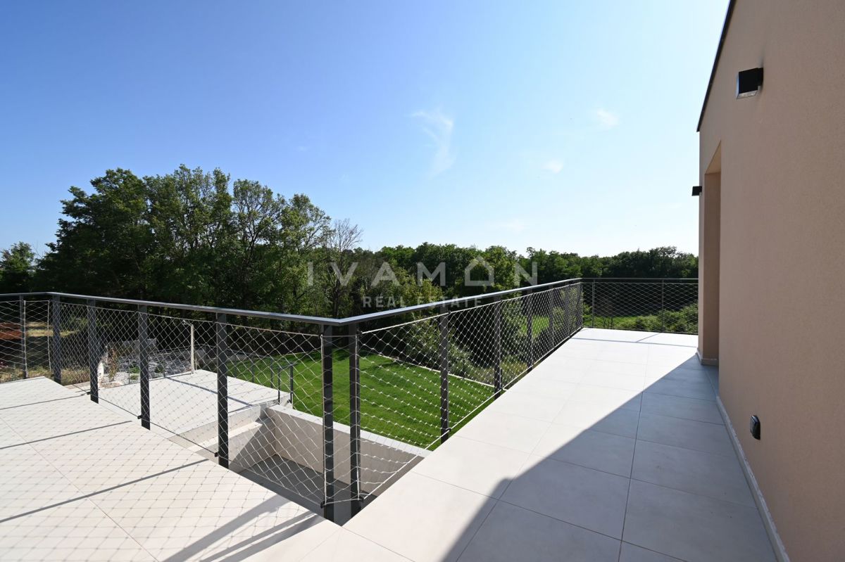 Villa con Piscina e Quattro Camere da Letto