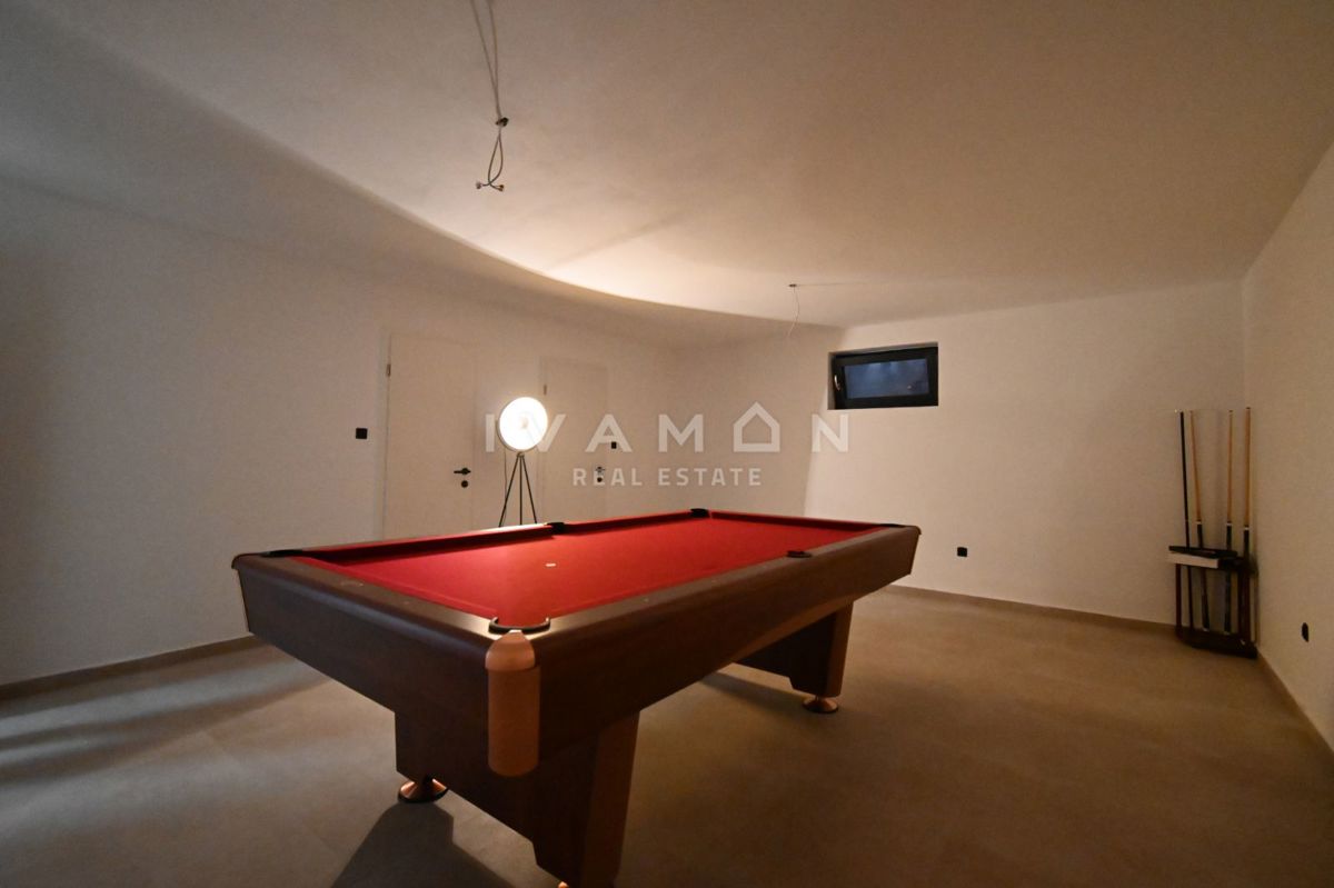 Villa con Piscina e Quattro Camere da Letto