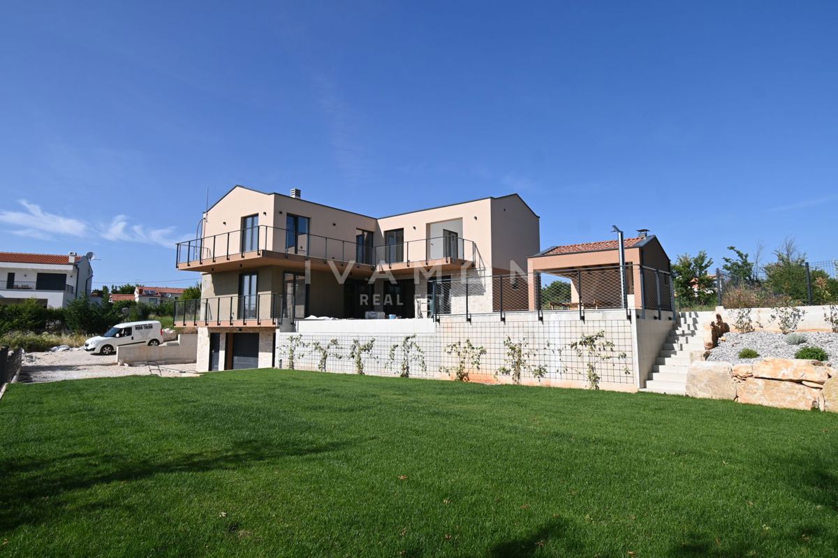 Villa con Piscina e Quattro Camere da Letto