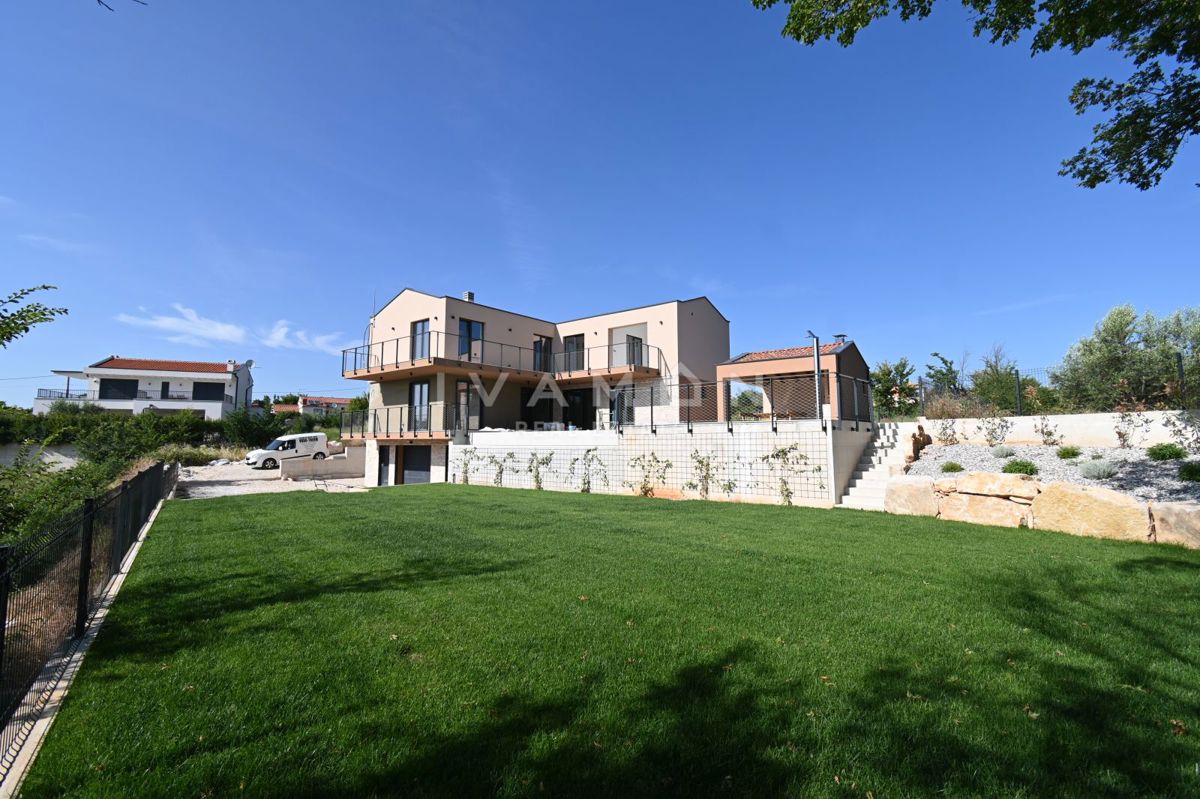 Villa con Piscina e Quattro Camere da Letto