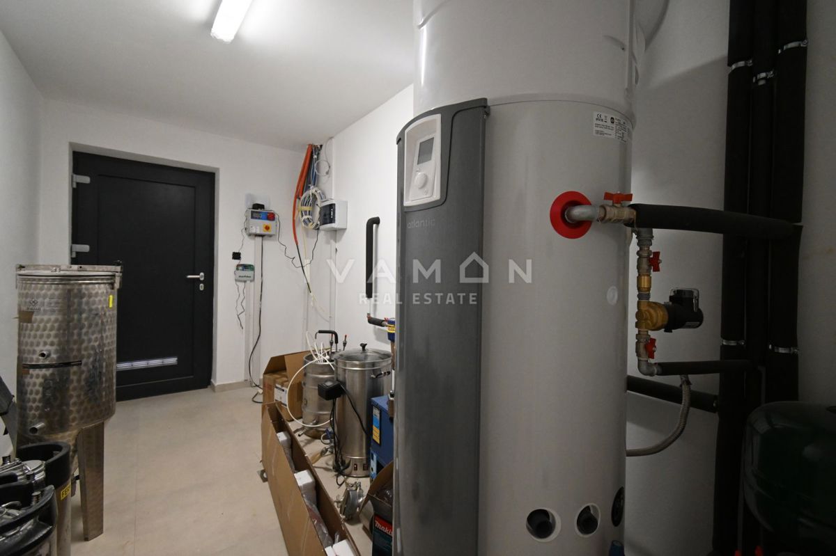 Villa con Piscina e Quattro Camere da Letto