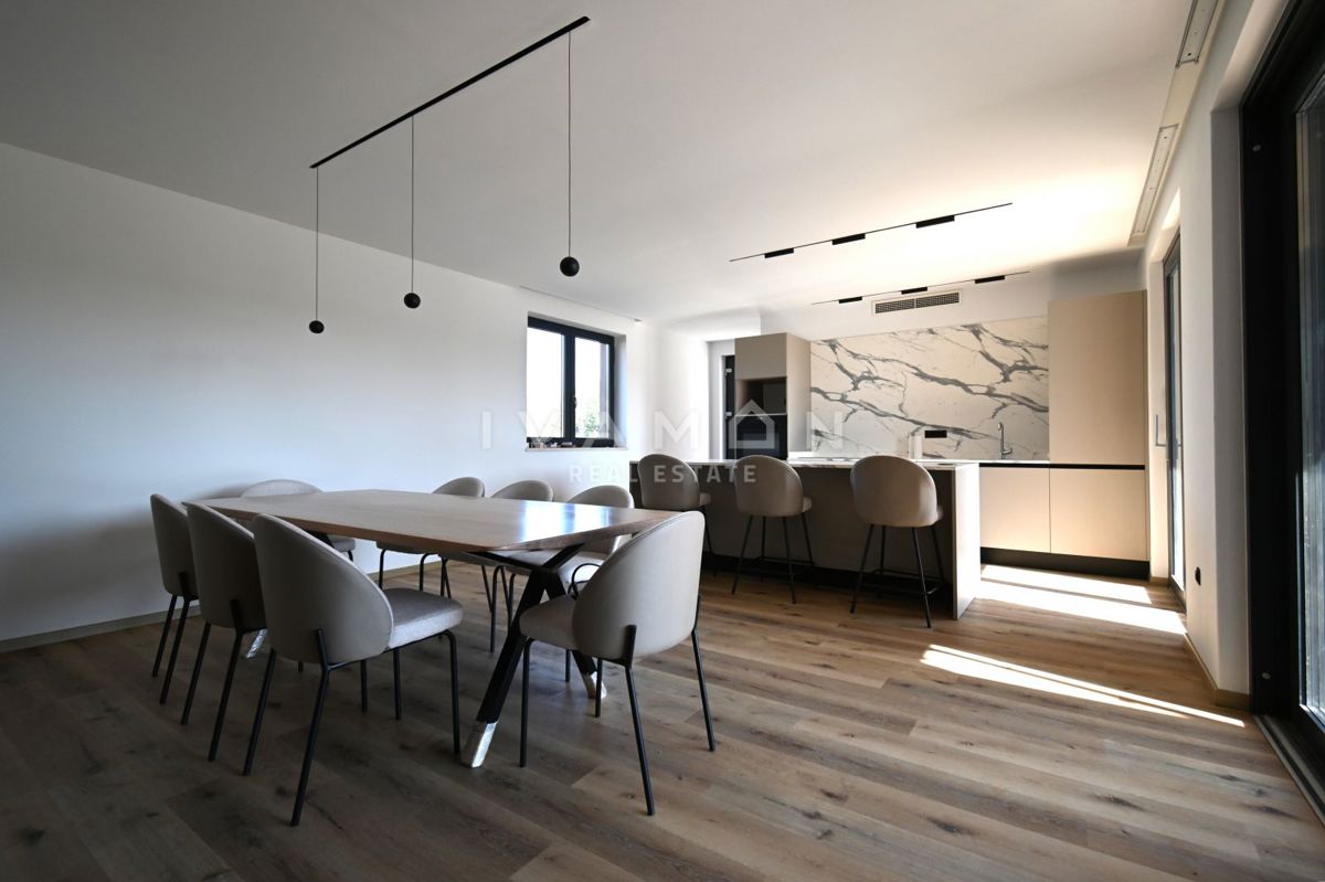 Villa con Piscina e Quattro Camere da Letto