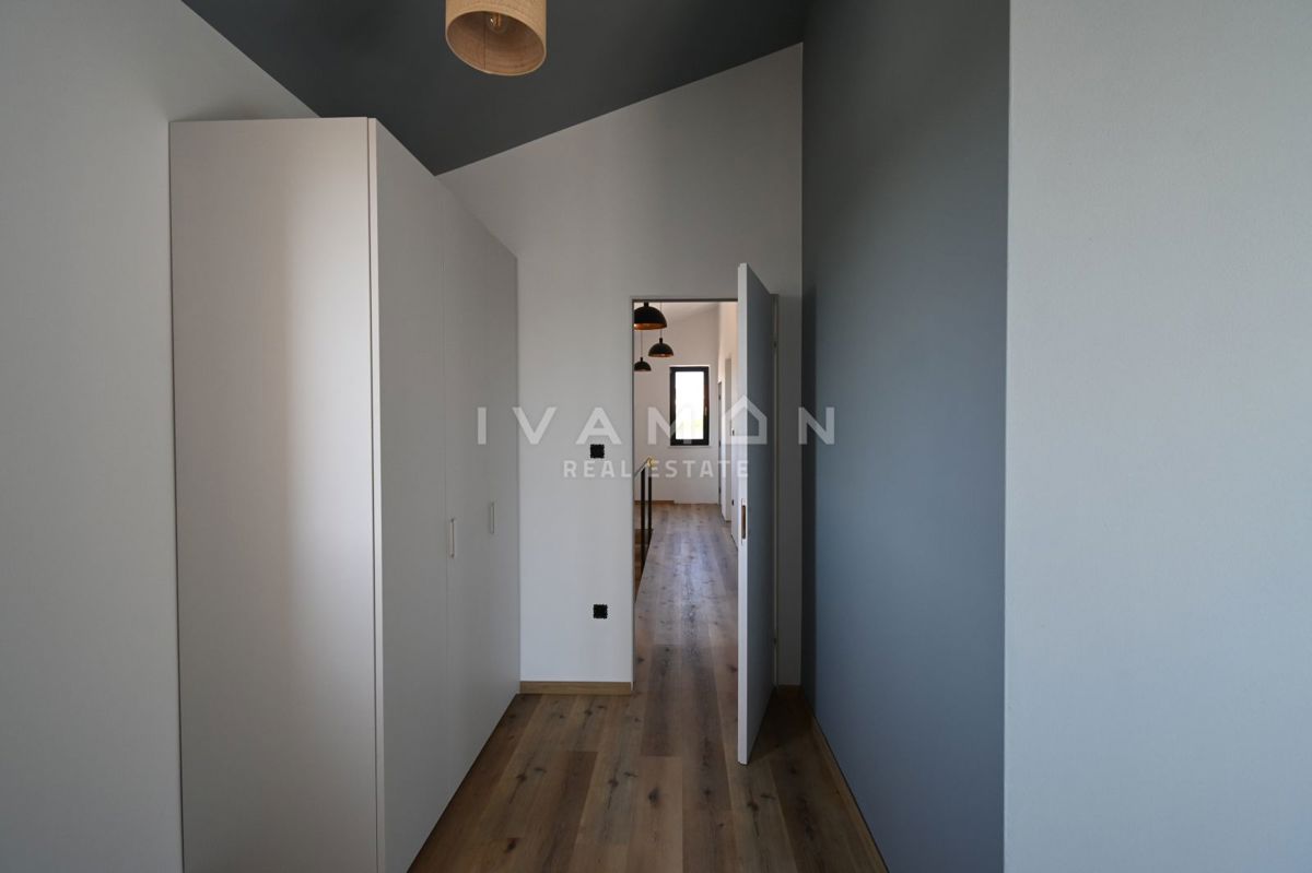 Villa con Piscina e Quattro Camere da Letto