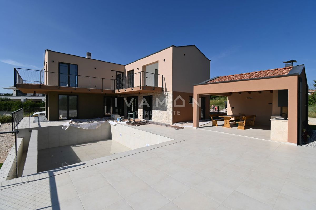 Villa con Piscina e Quattro Camere da Letto