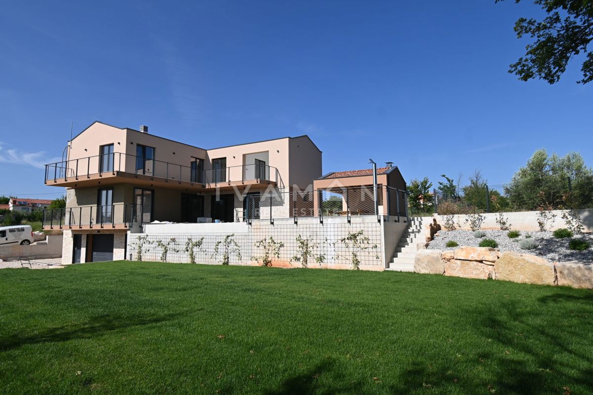 Villa con Piscina e Quattro Camere da Letto