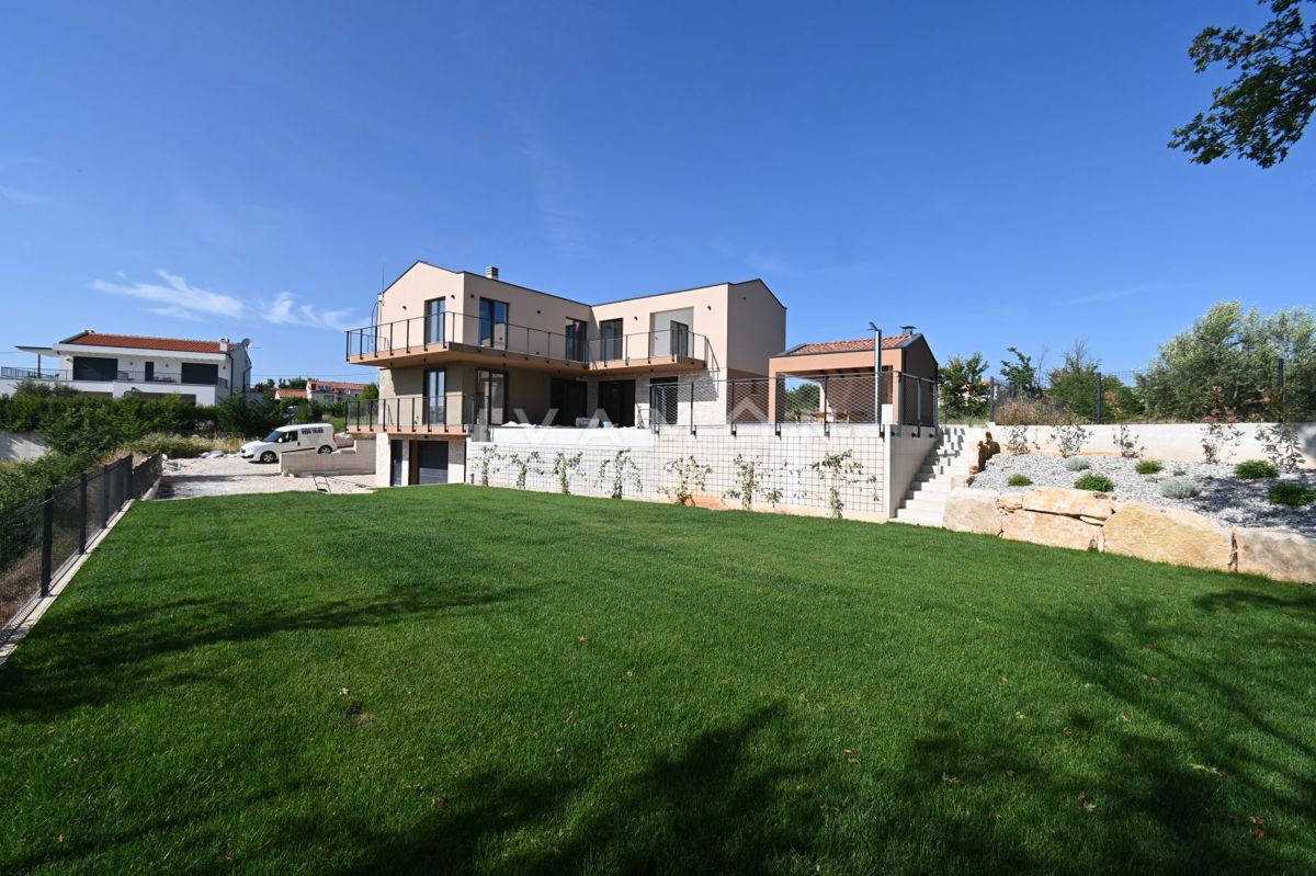 Villa con Piscina e Quattro Camere da Letto