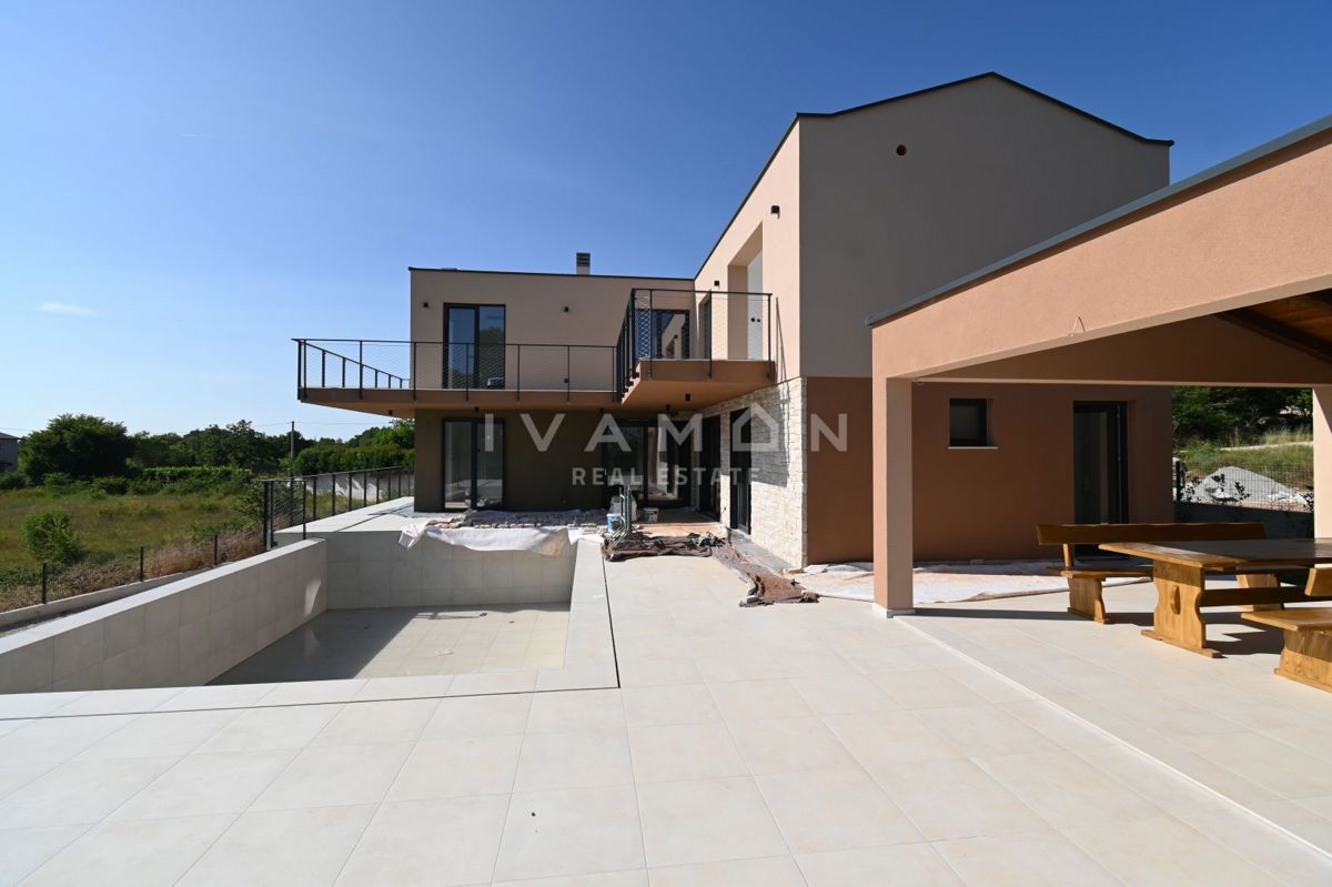 Villa con Piscina e Quattro Camere da Letto