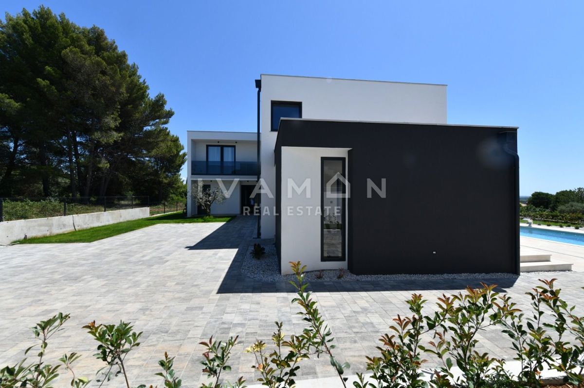 Villa appena arredata con vista mare
