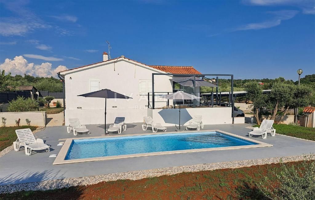 Casa con Piscina tra gli Ulivi