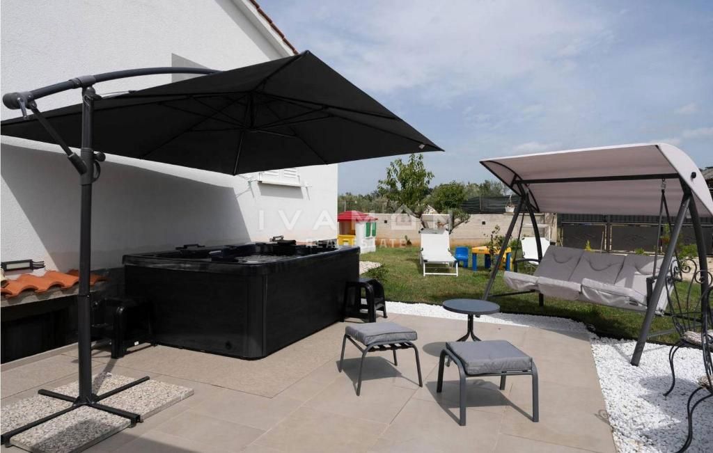 Casa con Piscina tra gli Ulivi