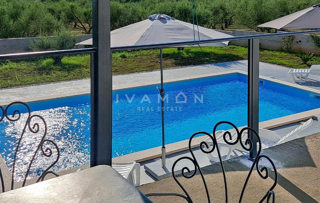 Casa con Piscina tra gli Ulivi
