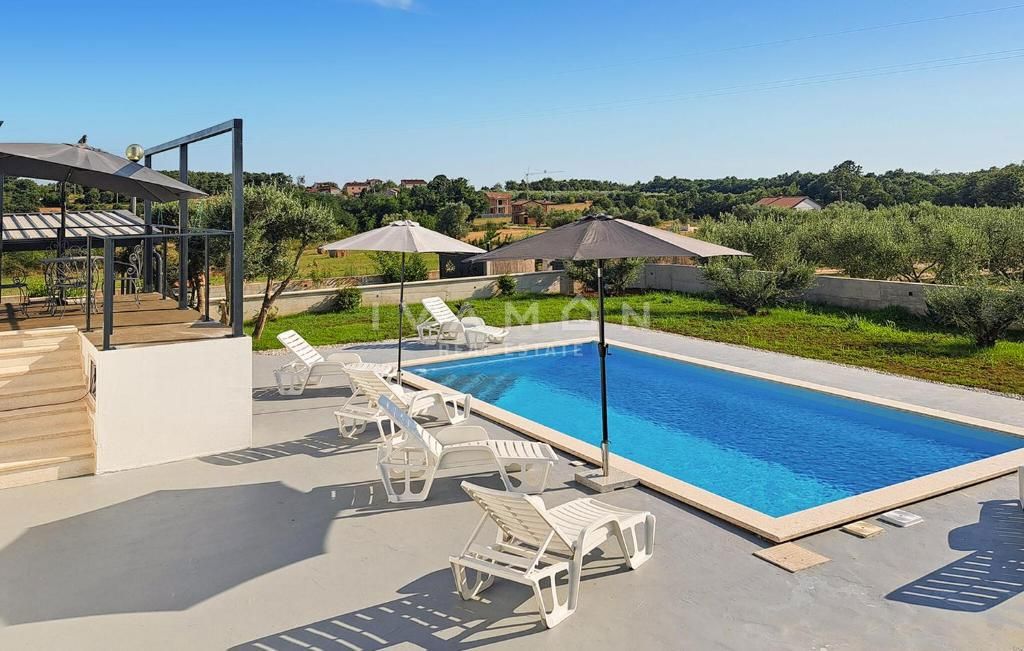 Casa con Piscina tra gli Ulivi