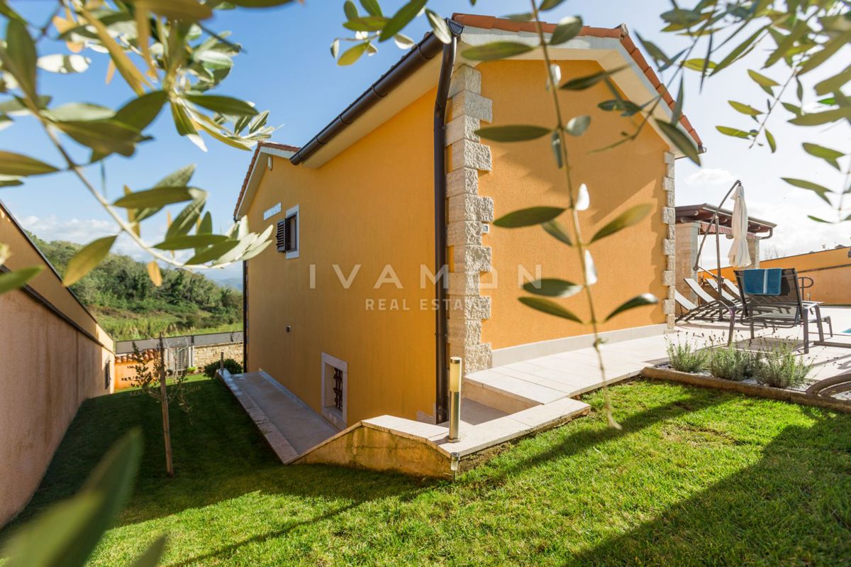 Casa bella e funzionale con piscina e una bellissima vista