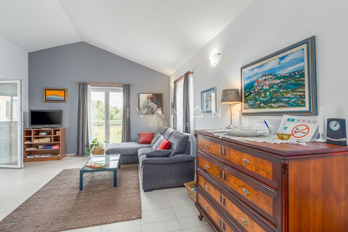 Casa bella e funzionale con piscina e una bellissima vista