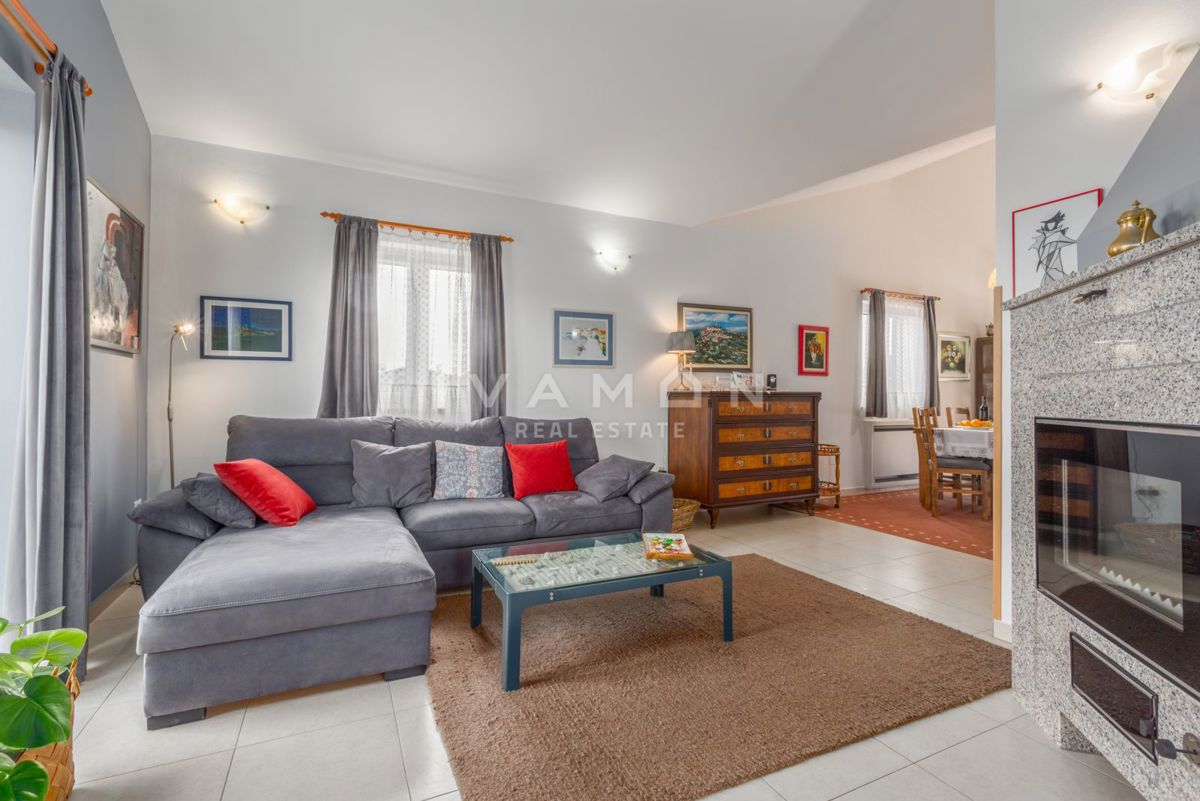 Casa bella e funzionale con piscina e una bellissima vista