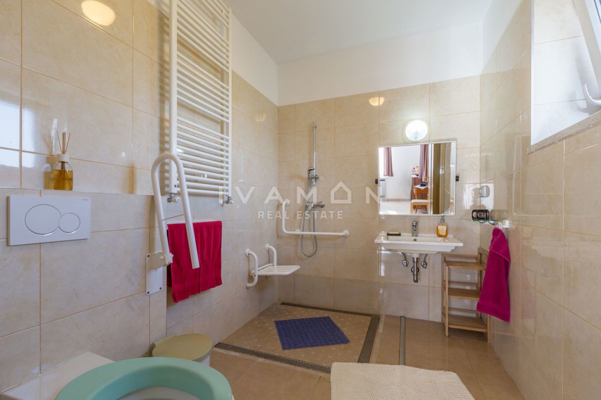 Casa bella e funzionale con piscina e una bellissima vista