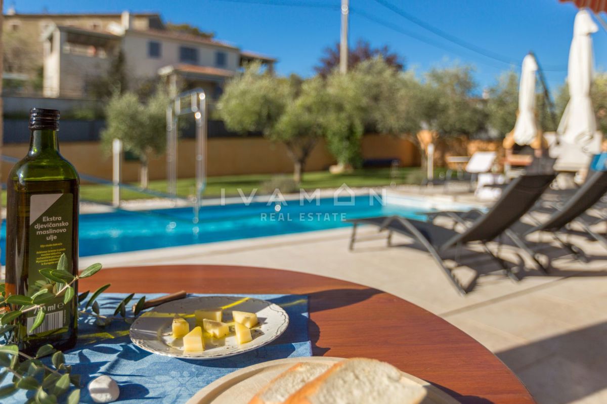 Casa bella e funzionale con piscina e una bellissima vista