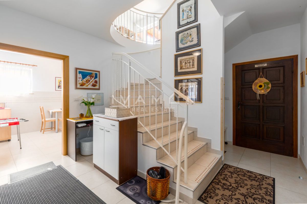 Casa bella e funzionale con piscina e una bellissima vista