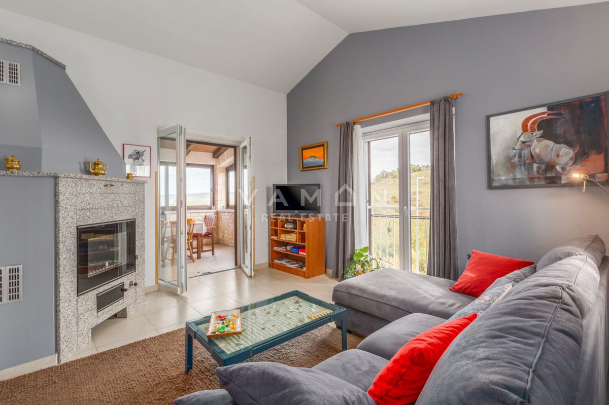 Casa bella e funzionale con piscina e una bellissima vista