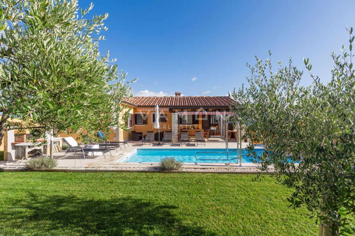 Casa bella e funzionale con piscina e una bellissima vista