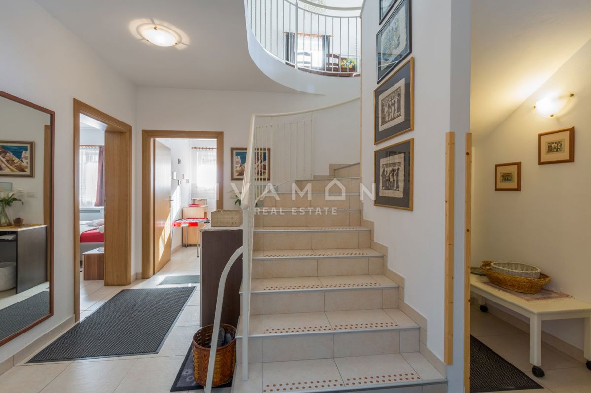 Casa bella e funzionale con piscina e una bellissima vista