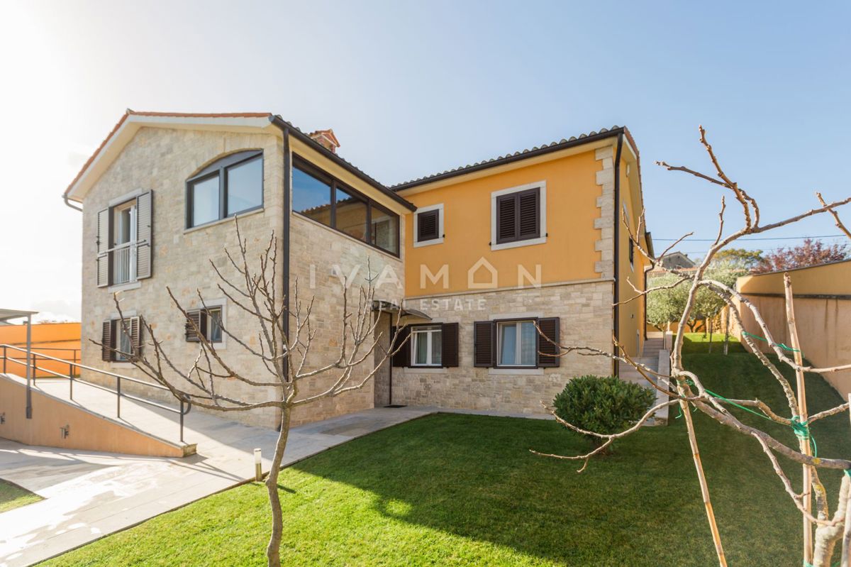 Casa bella e funzionale con piscina e una bellissima vista