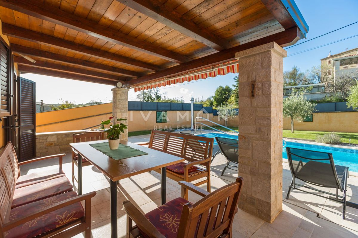 Casa bella e funzionale con piscina e una bellissima vista